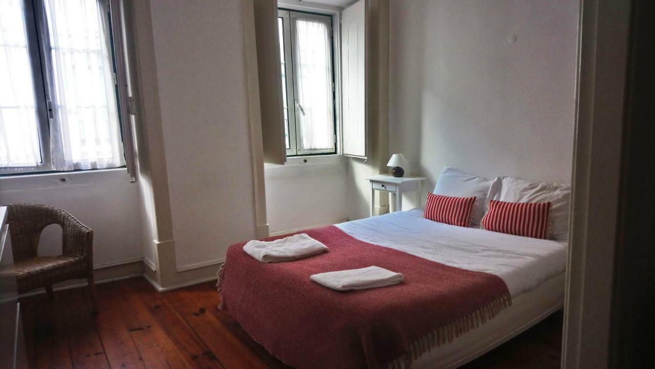 Stunning Apartment Near Chiado Lisbon Exterior photo